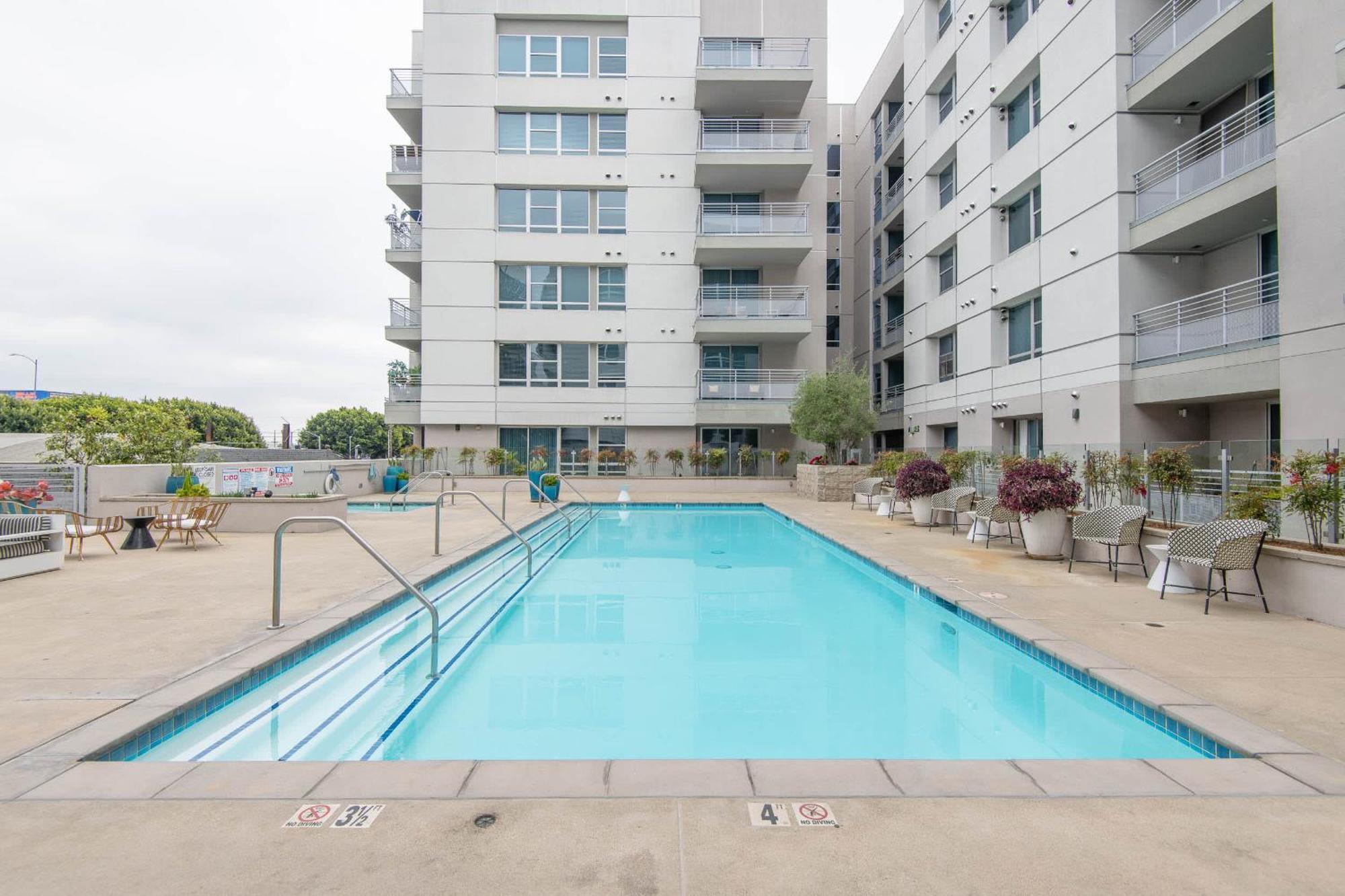 Downtown 1bed 1bath Freeparking Patio Pool Hot Tub Appartamento